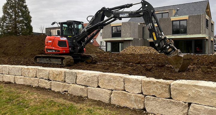 Natursteinmauer aus Kalkstein in Bad Urach